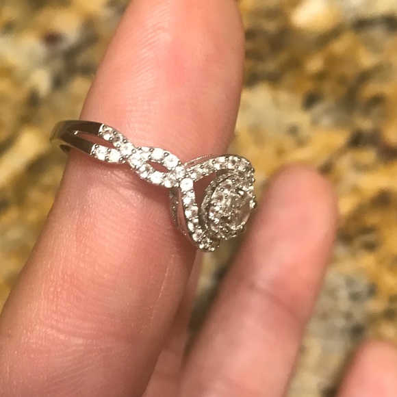 Macy's 14K White Gold White Engagement Rin… - Picture 7 of 8